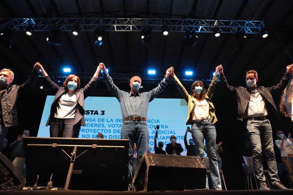 Llaryora, Vigo, Schiaretti, De la Sota y Calvo en el acto de inicio de la campaña (Prensa Hacemos por Córdoba).