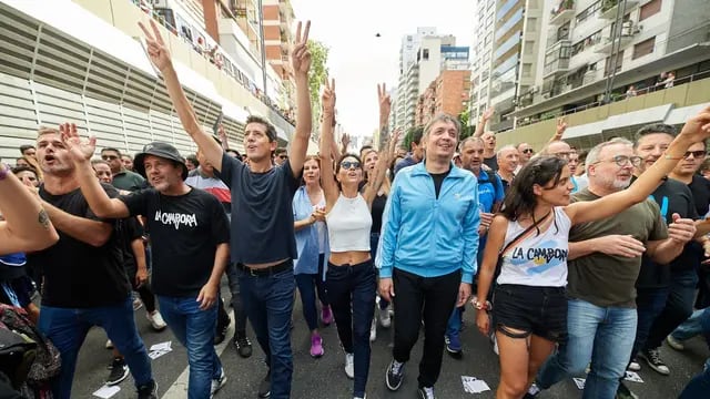 La Cámpora, en la marcha por el 24 de marzo. Máximo Kirchner y Larroque, presentes.