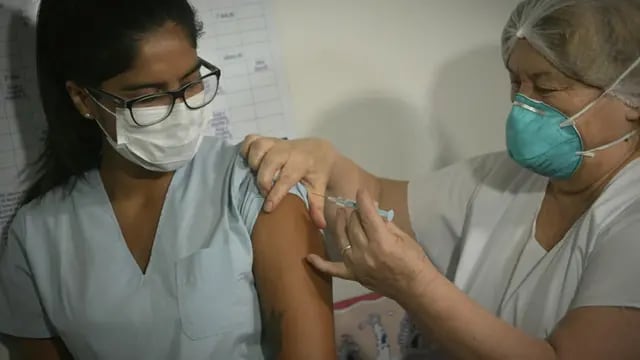 En diciembre comenzó la vacunación contra el Covid en Mendoza. Orlando Pelichotti / Los Andes