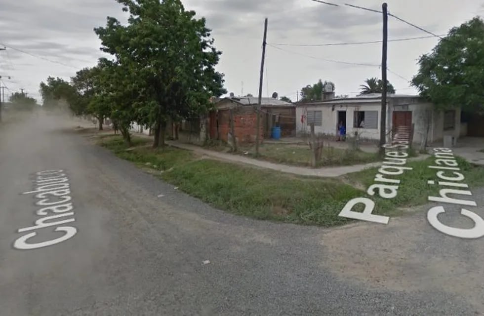 La balacera se desató en inmediaciones de Chiclana y Chacabuco. (Street View)