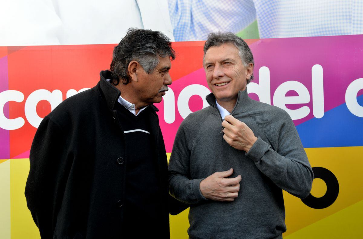 Eduardo "el Gato" Romero junto a Mauricio Macri en la campaña de 2015. (La Voz/Archivo)