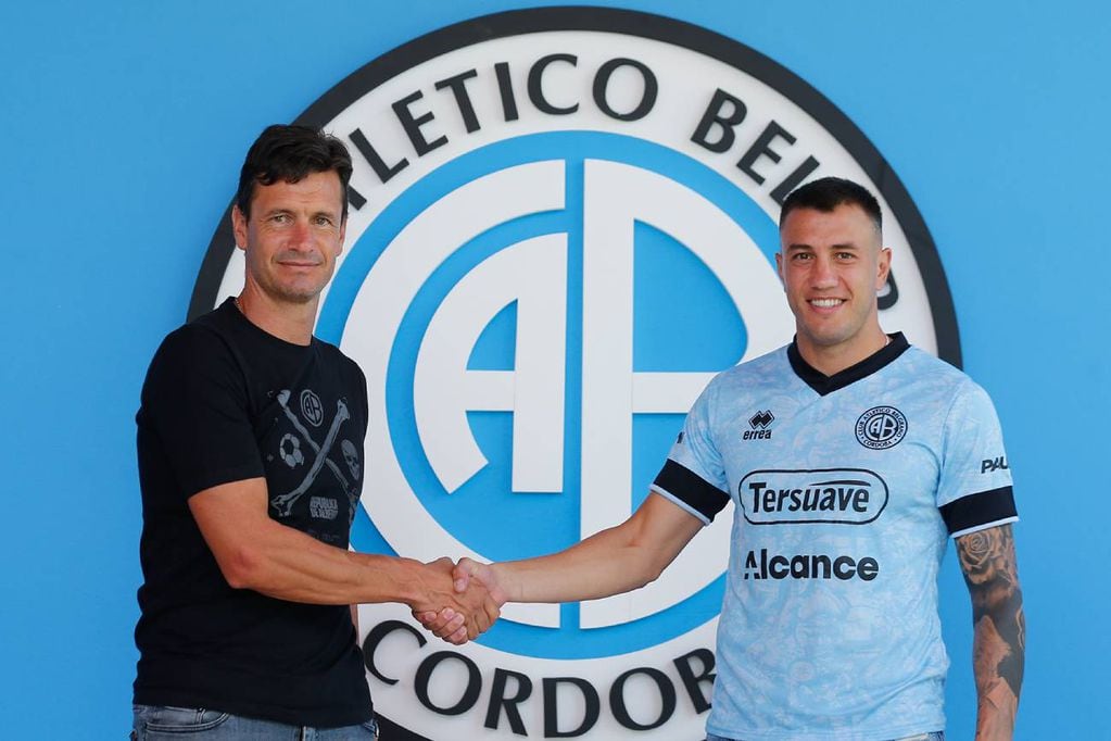 Compagnucci y Óbolo en la firma del contrato del jugador (Prensa Belgrano)