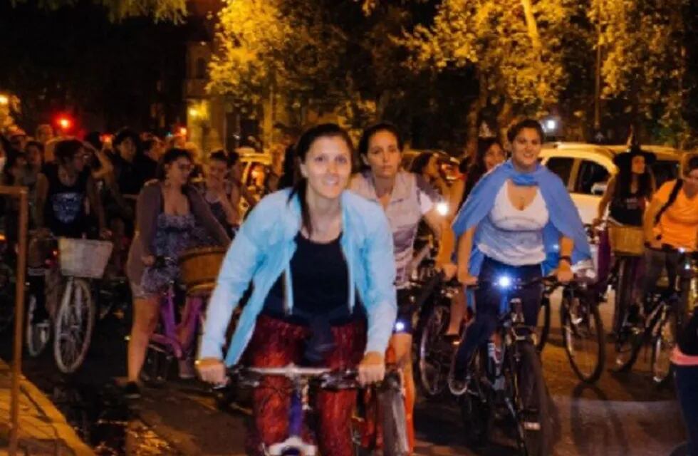 Segunda bicicleteada nocturna en la ciudad. (Rosario en Bici)