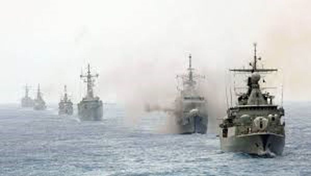 Armada  Argentina en navegación de adiestramiento.