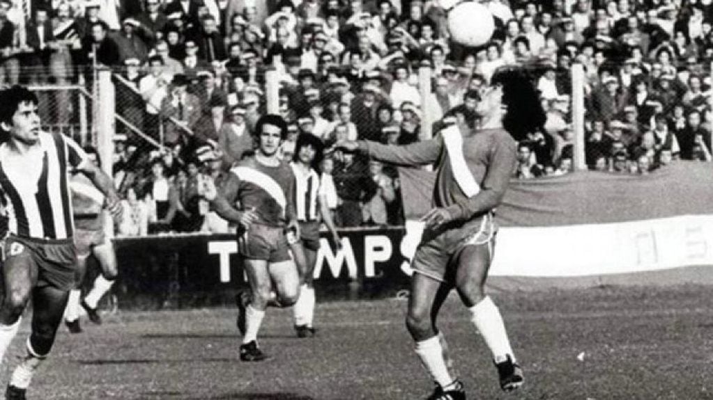Maradona jugó en Paraná en abril de 1981