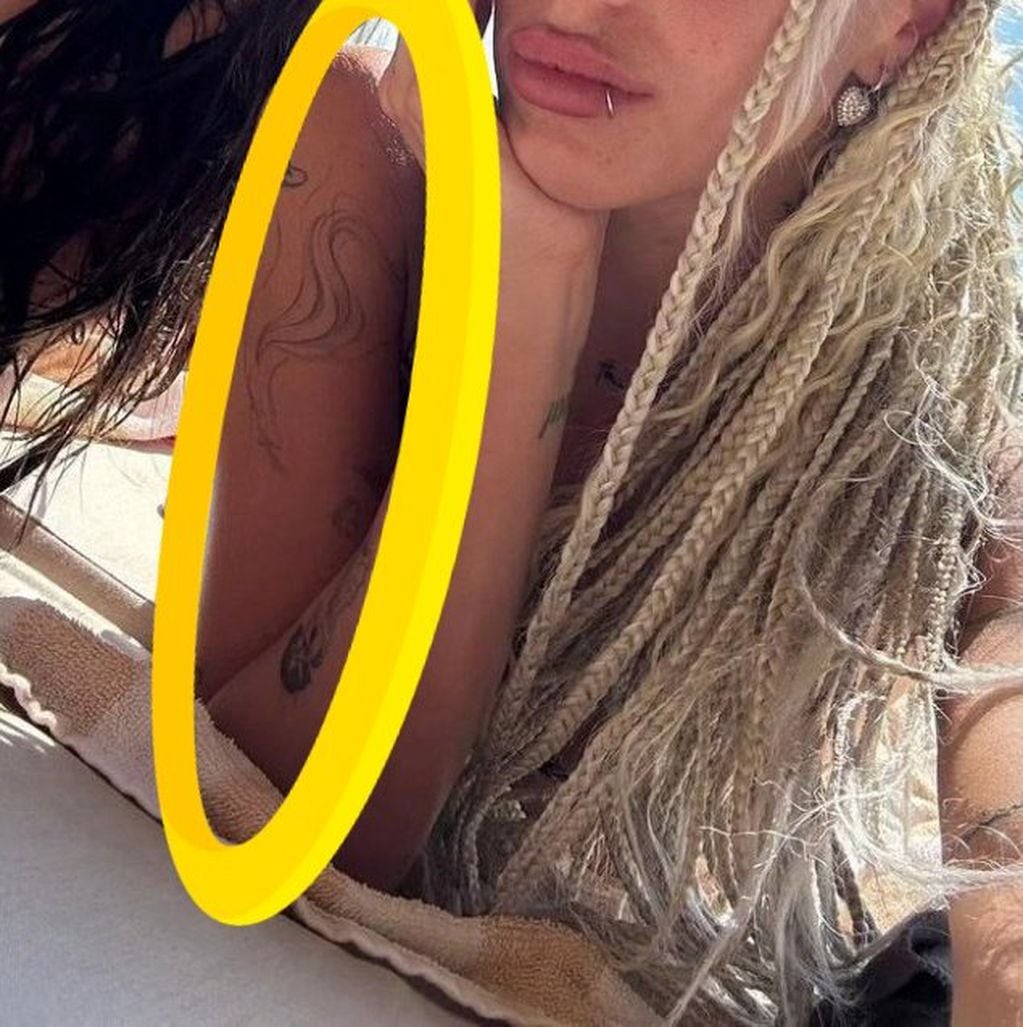 Tini Stoessel y su tatuaje que parece "Un mechón de pelo"