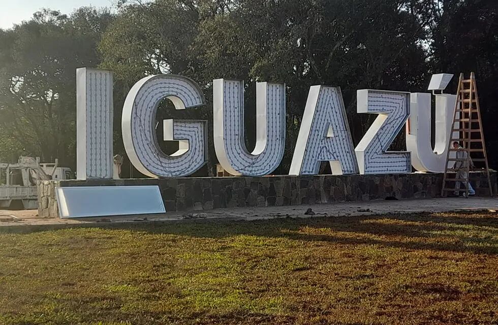 Puerto Iguazú: avanzan las obras de remodelación en la rotonda acceso a la ciudad.
