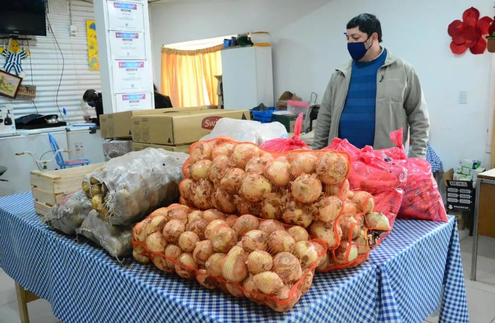 Personal de la Municipalidad entregó alimentos a comedores y ollas populares
