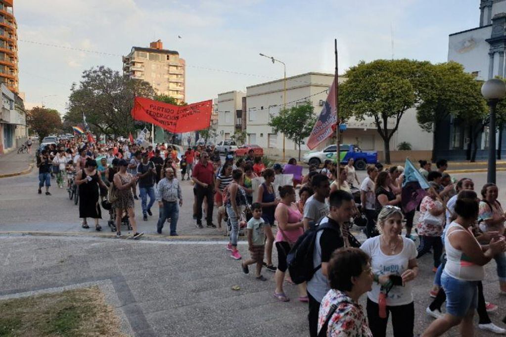 Organizaciones Sociales movilizadas en Gualeguaychú
Crédito: R2820