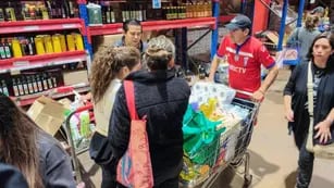 Una vez más los chilenos coparon supermercados y mayoristas mendocinos: hubo largas filas para ingresar