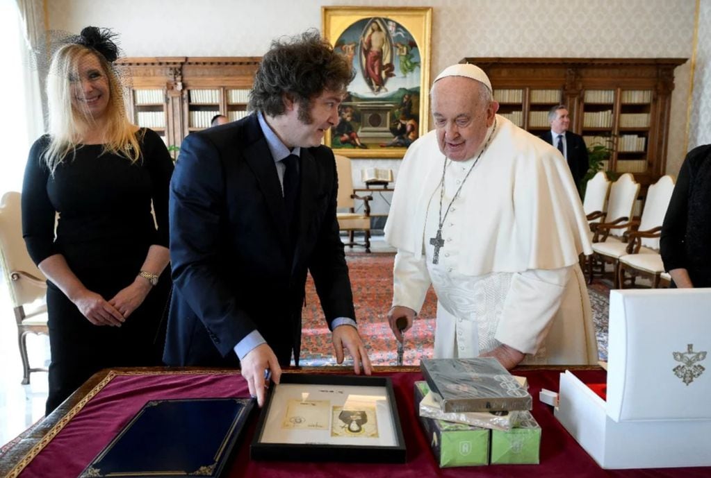 El presidente Javier Milei se reunió este lunes en el Vaticano con el papa Francisco.