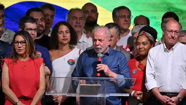En su primer discurso, Lula convocó a "reconstruir el alma" de Brasil