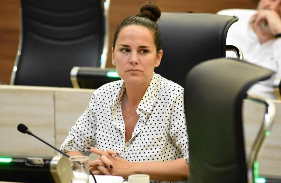 La concejal Ana Laura Martínez compartió un caso de abuso que sufrió de pequeña en plena sesión del Concejo Municipal de Rosario. (Archivo)