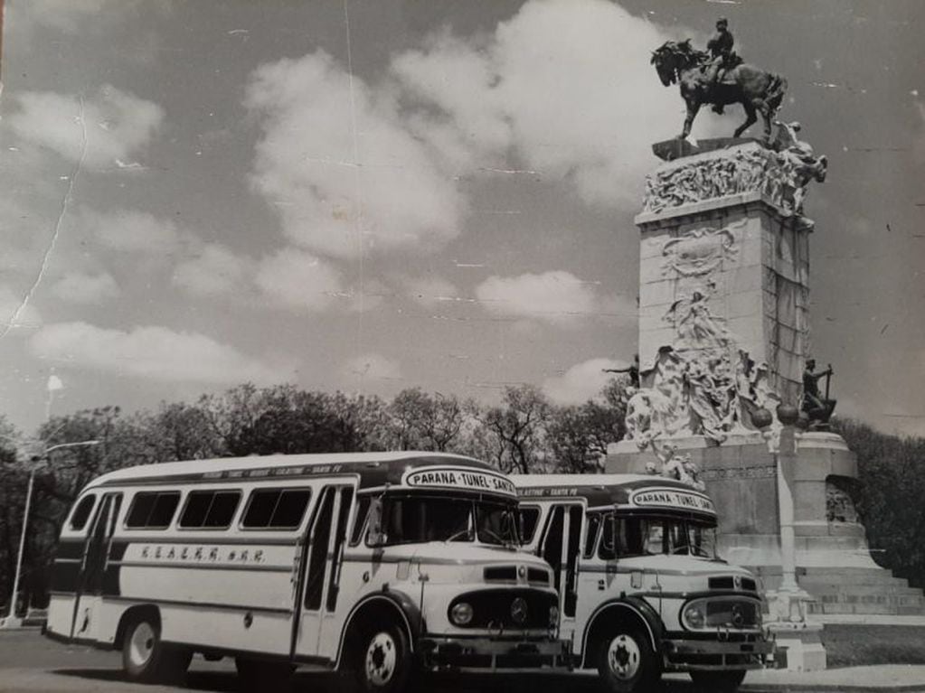 Colectivos de 1956 en el Parque Urquiza
