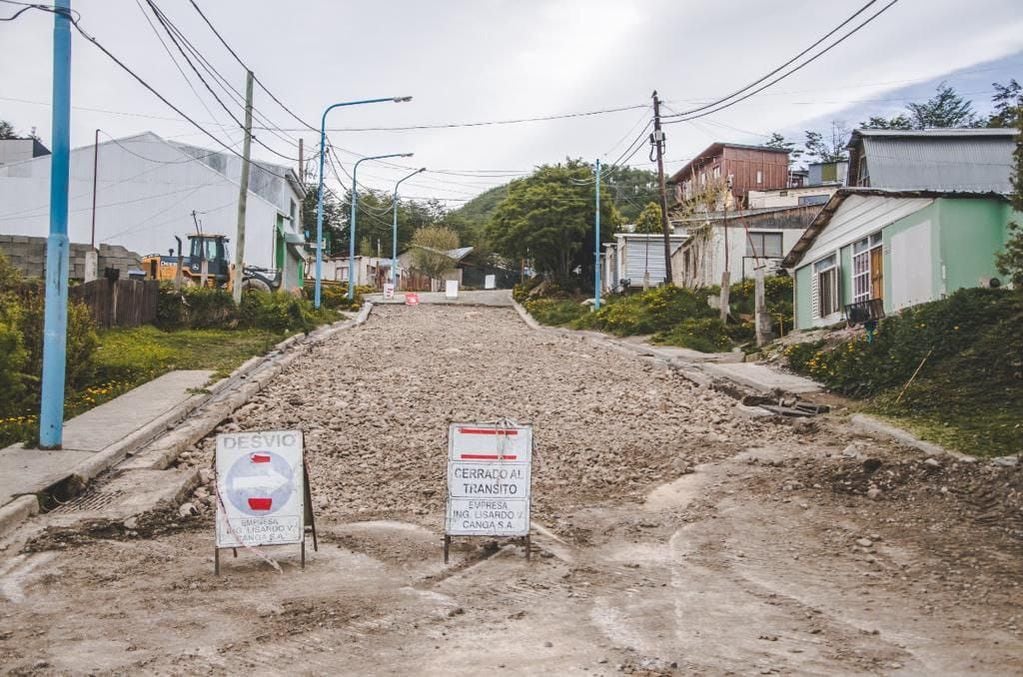 Obras de pavimentación en las calles Lupinos, Calafate y Soberanía Nacional