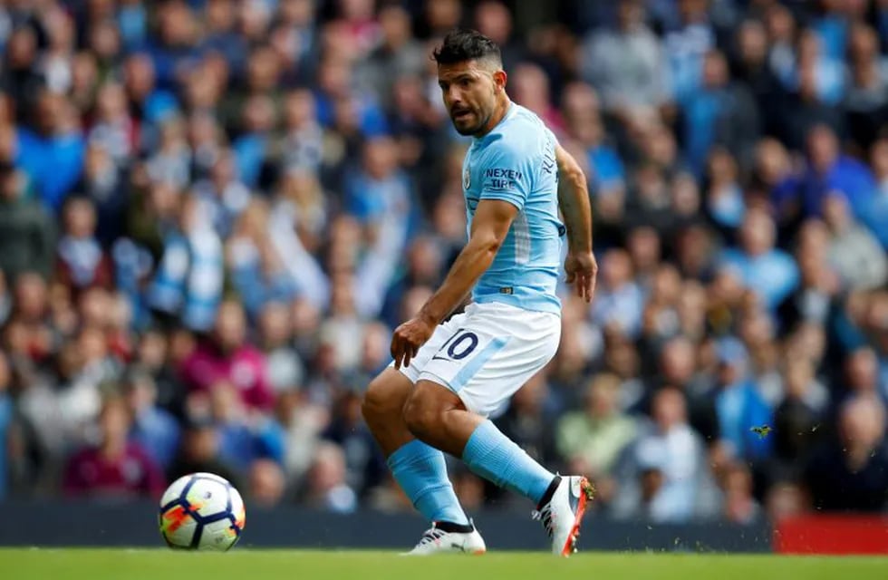 Soccer Football - Premier League - Manchester City vs Liverpool - Manchester, Britain - September 9, 2017   Manchester City's Sergio Aguero scores their first goal    REUTERS/Phil Noble  EDITORIAL USE ONLY. No use with unauthorized audio, video, data, fixture lists, club/league logos or \