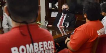 Jaldo recibió a bomberos voluntarios de La Cocha