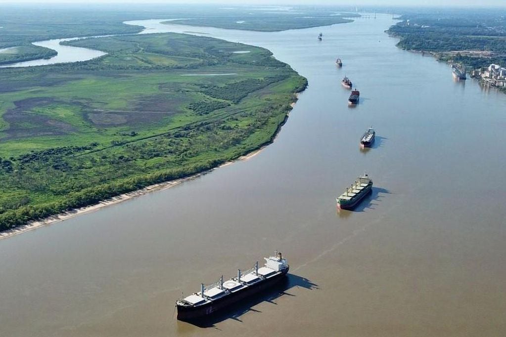 Por el río se traslada el 80 % de las exportaciones argentinas.