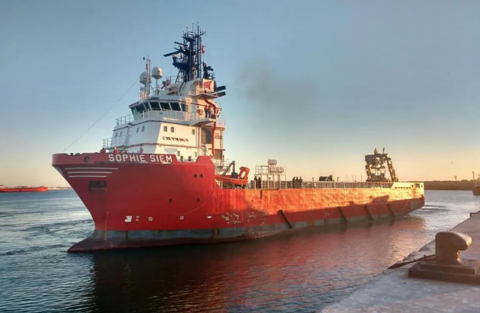 El buque de bandera noruega Sophie Siem en el puerto de Comodoro Rivadavia. (Telam).