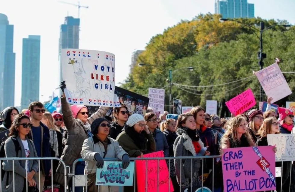 Una marcha de mujeres para llamar a votar en las elecciones legislativas en EEUU (AFP)