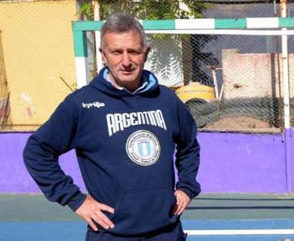 Eduardo 'Perico' Pérez, renunció como entrenador del seleccionado argentino de futsal femenino.