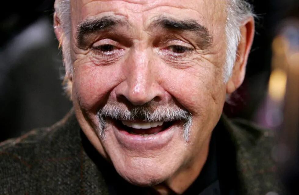 El actor Sean Connery sonríe, murió este sábado a las 90 añosREUTERS/Fabrizio Bensch/File Photo