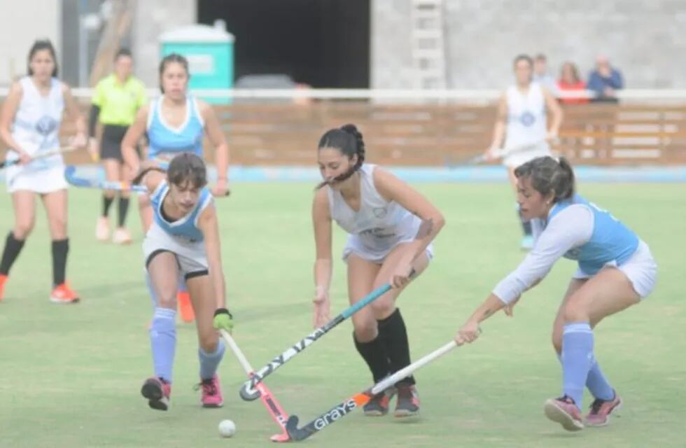 Los equipos de Puerto Belgrano disputaron una nueva fecha de los torneos de la Asociación Bahiense de Hockey.
