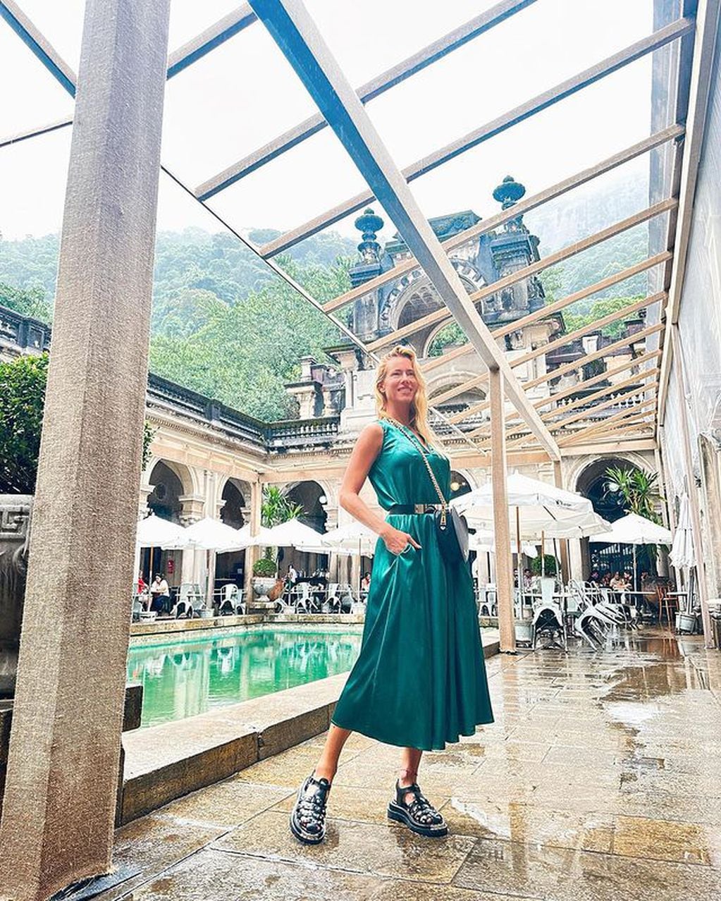 Nicole posó con un vestido super chic dese Brasil y causó sensación en las redes sociales / Foto: Instagram