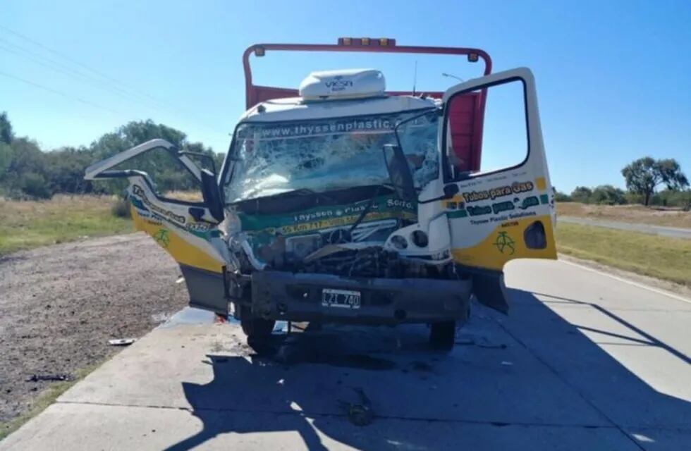Dos camiones chocaron en San Luis.