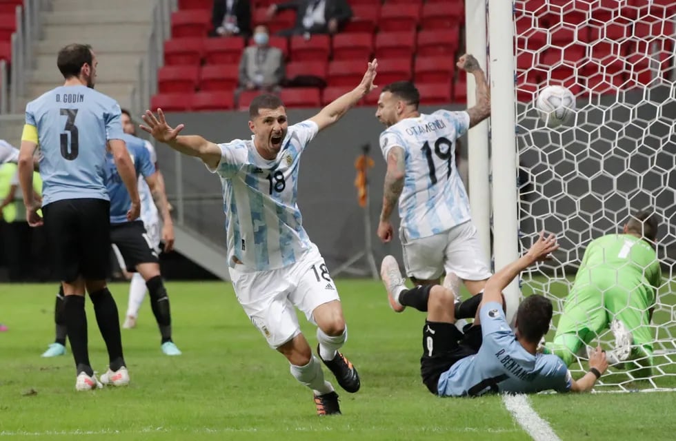 Guido Rodríguez marcó el 1-0 de la Selección Argentina sobre Uruguay.