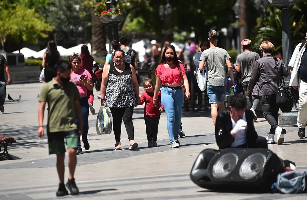 Jornada de mucho calor en Córdoba capital. Foto: Pedro Castillo / La Voz