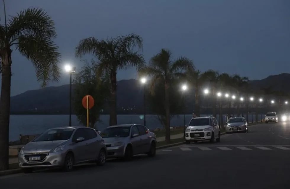 Nueva luminaria LED en la costanera de Carlos Paz.