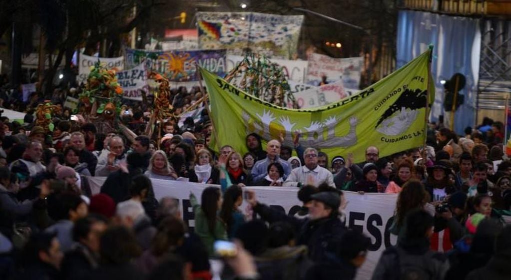 PROTESTA. Vecinos y ambientalistas realizaron múltiples protestas contra la Autovía de Punilla. (La Voz)