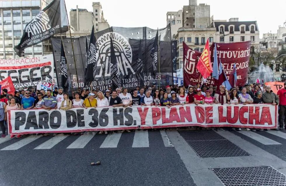 Las organizaciones sociales reclaman eapertura de paritarias, prohibición de despidos y suspensiones, y apertura y aumento de los programas sociales.