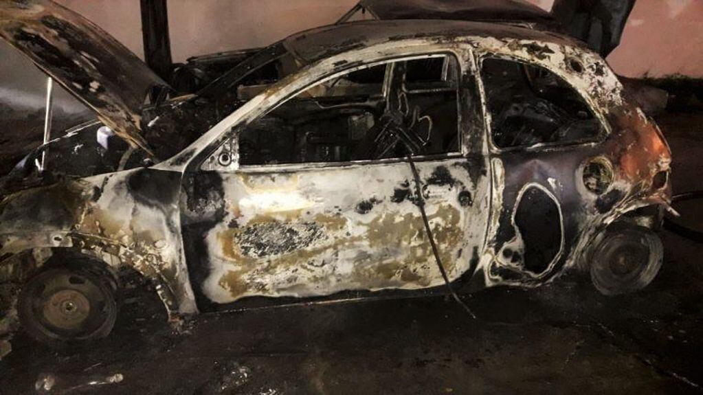 Incendio de autos de inspectores municipales en Villa del Rosario