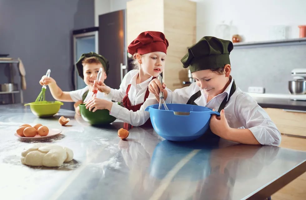 Niños cocinando chicos cocina
Rumbos 990 
FOTO 123RF