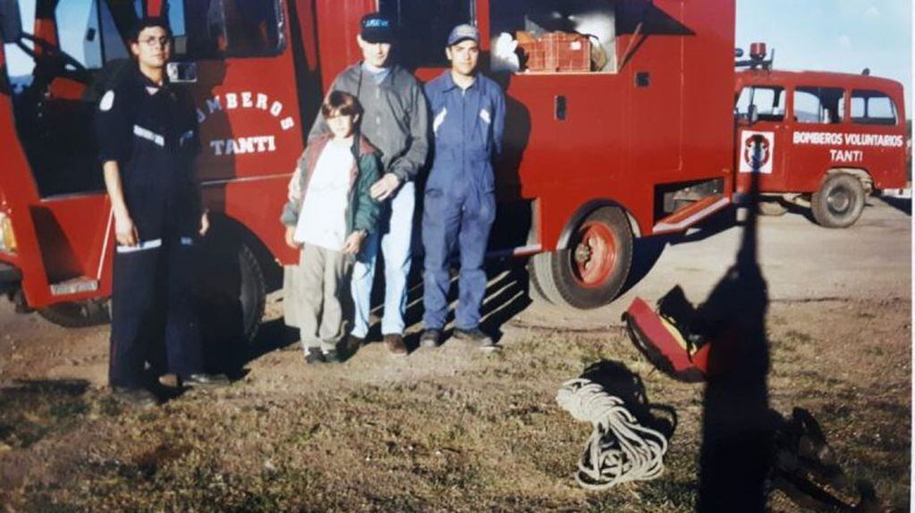 "Yo soy lo que soy gracias a ser bombero": un héroe sin capa con casi 30 años de servicio.  (Foto: gentileza Roberto Cuello para VíaCarlosPaz).
