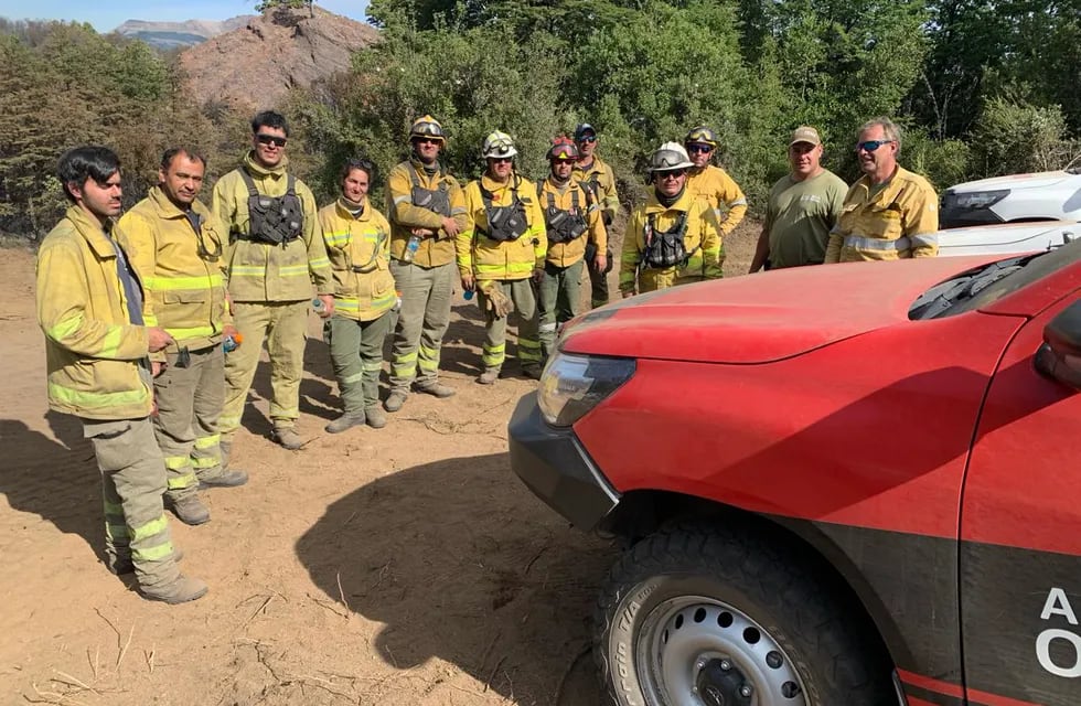 Incendio. Continúa el trabajo de los bomberos cordobeses en el parque Nacional Los Alerces, en Chubut. (Gobierno de Córdoba)