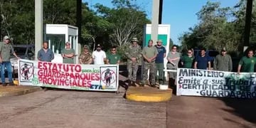 Guardaparques realizan protesta en el Parque Provincial Saltos de Moconá