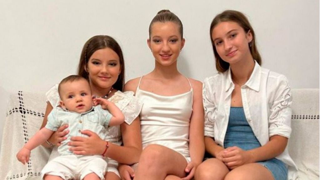 Indiana Cubero con sus hermanas Allegra y Sienna y su hermano Luca