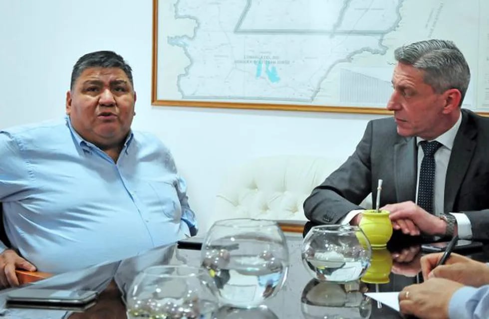 Jorge Avila -secretario general de Petroleros Chubut- y Mariano Arcioni, gobernador.