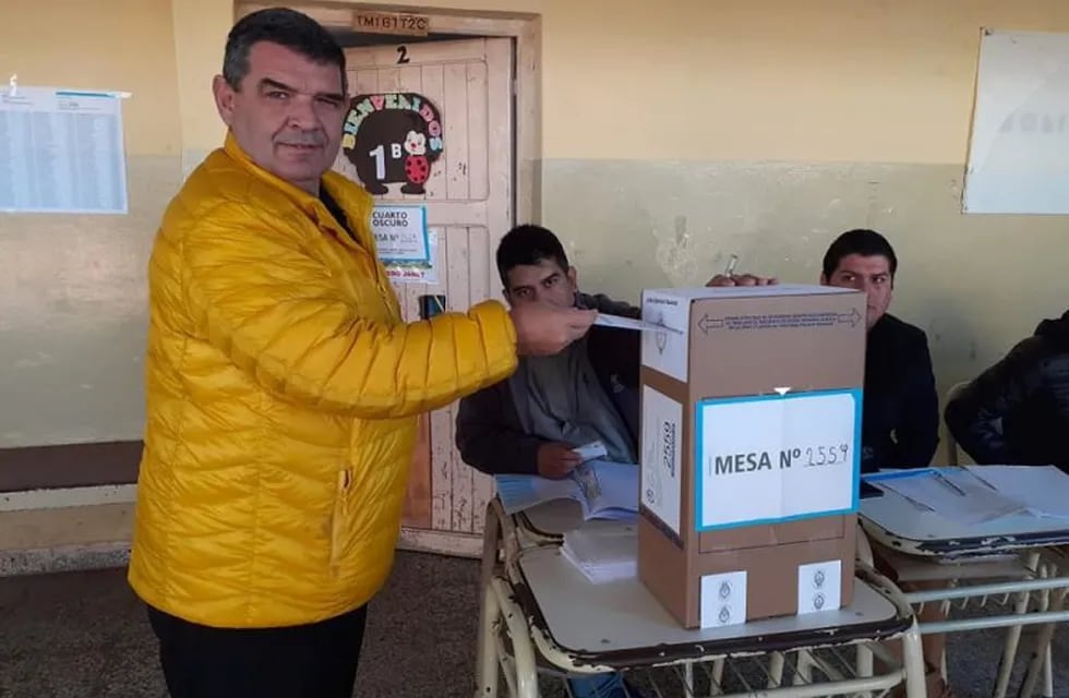 Alfredo Olmedo votando (Fabián Leiva)