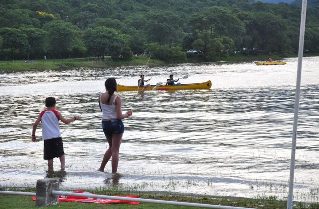 En el verano los deportes náuticos convocan a mucha gente en los espejos de agua de Jujuy.
