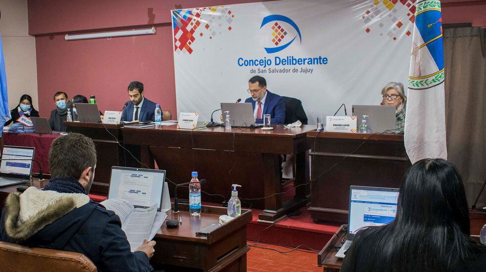 El presidente del Concejo Deliberante San Salvador de Jujuy, Lisandro Aguiar, condujo la sesión ordinaria de este martes en el edificio del barrio Los Huaicos.