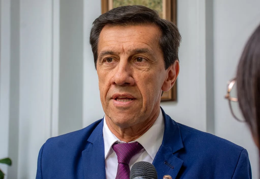 El ministro de Hacienda de Jujuy, Carlos Sadir, garantizó el pago de sueldos y aguinaldo en diciembre para el personal de la administración pública local.