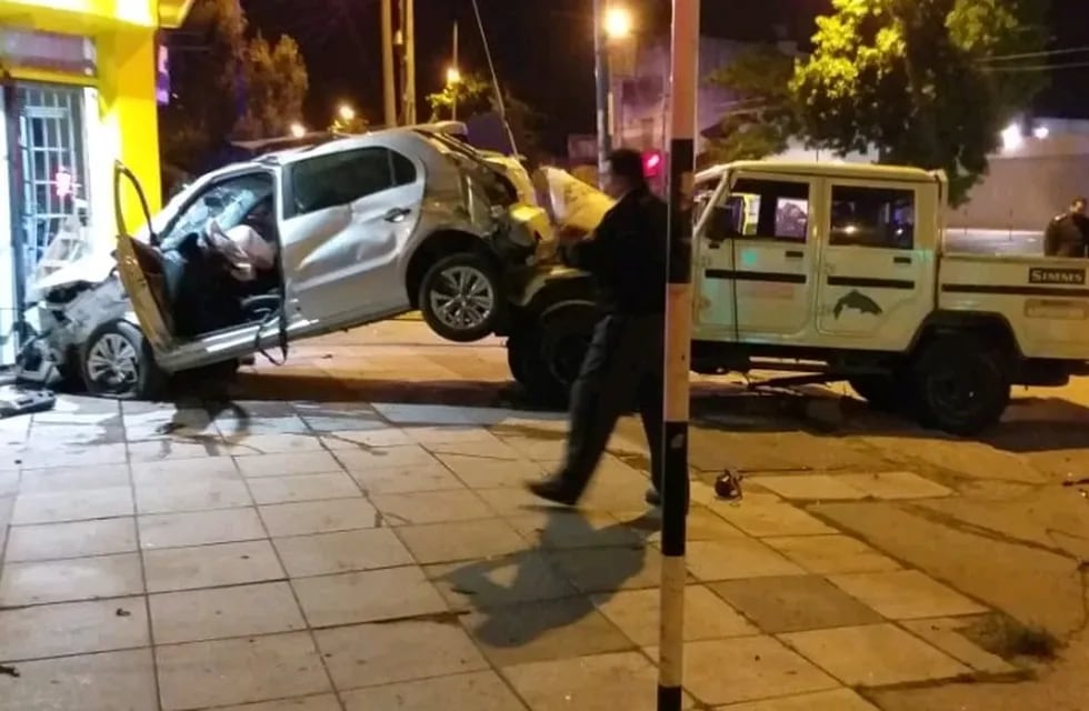 Violento accidente vial en Jara y Colón