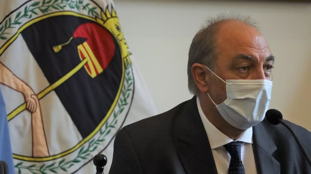 El ministro de Salud de Jujuy, Antonio Buljubasich, confirmó que este jueves comenzó a verificarse la tenencia del pase sanitario para el acceso a espacios de concurrencia masiva.