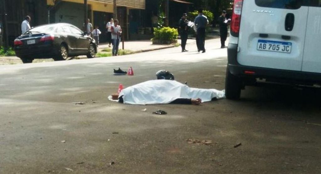 Murió un motociclista en el centro de Posadas. (Foto: Misiones Online)