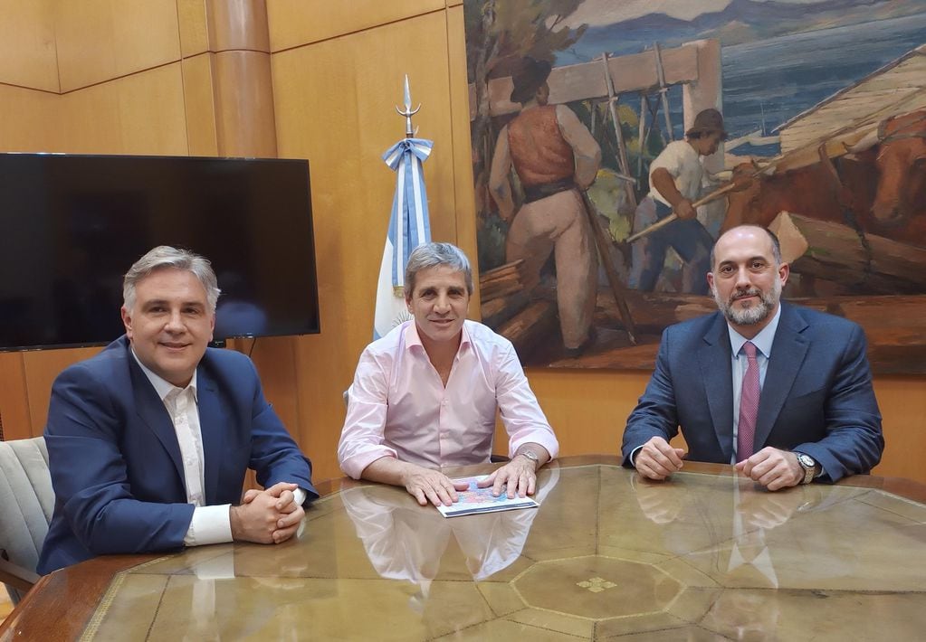 Martín Llaryora, Luis Caputo y Guillermo Acosta (redes sociales).