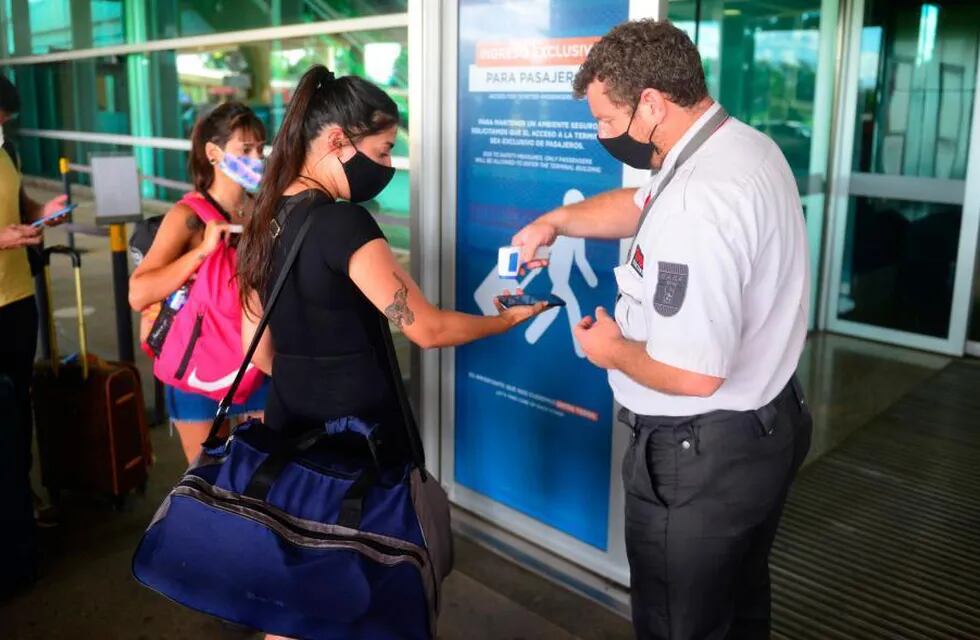 Los controles en los diferentes aeropuertos del país son exhaustivos. (Nicolás Bravo)